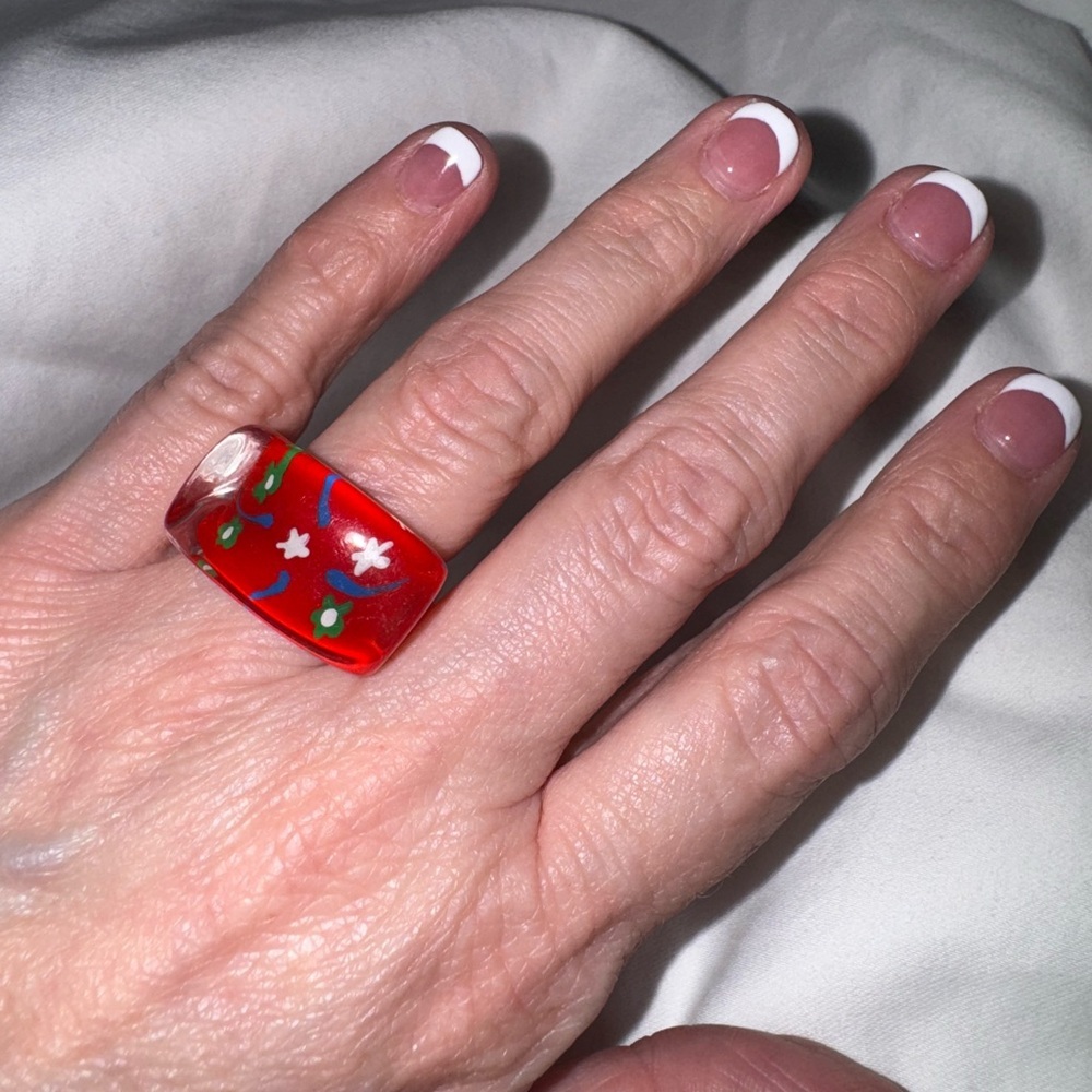 Red Floral Plastic Ring – Cute Retro Y2K Statement Jewelry